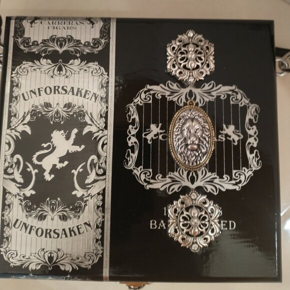 Suenos de Saundra Upcycled Black/Silver Unforsaken Cigar Box Shoulder Purse - Picture 3 of 13